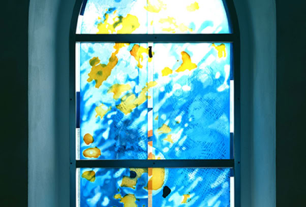 Kath. Kirche St. Maria Magdalena, Winterberg-Elkeringhausen. Fenstergestaltung Schiff.