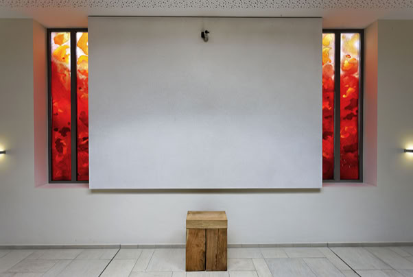 Niels-Stensen-Kliniken, Kapelle, Melle. Fenstergestaltung Rückwand.